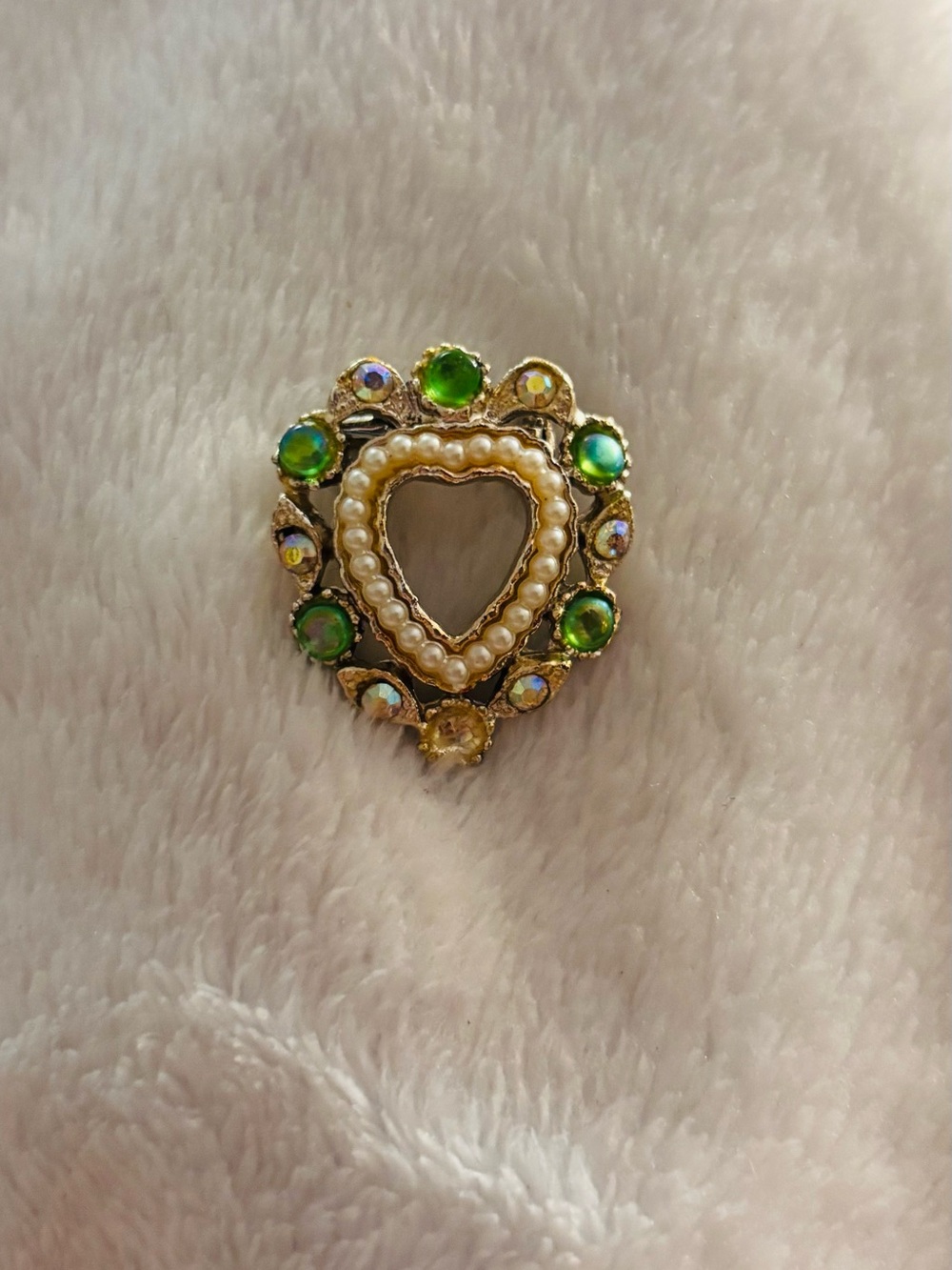 Brooch Heart-Shaped with Green Crystal Pearl Accents and Gold Tone NWOT